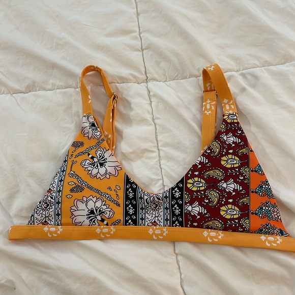 Bikini - Picture 3 of 5